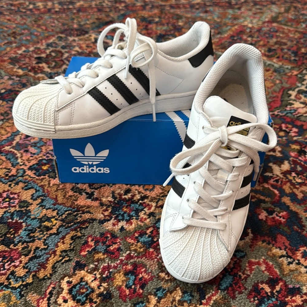 Adidas White and Black Superstar Sneakers with Shell Toe. Women’s Size 7. - Picture 5 of 6